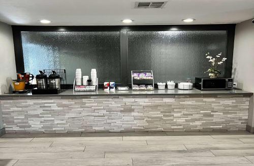 Sealy Hotel | Super 8 by Wyndham Sealy