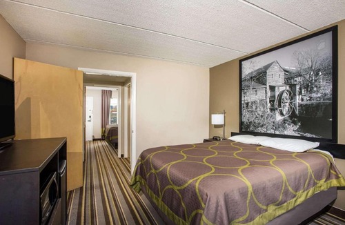 Sevierville Hotel | Super 8 by Wyndham Sevierville Riverside