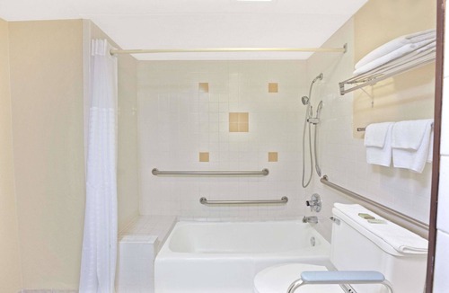 Shawnee Hotel | Super 8 by Wyndham Shawnee