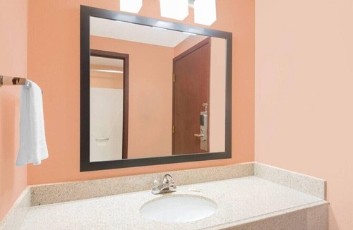 Shelbyville Hotel | Super 8 by Wyndham Shelbyville