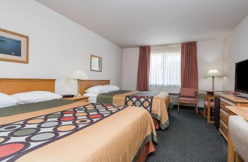 Sheldon Hotel | Super 8 by Wyndham Sheldon