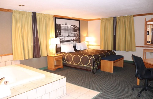 Sheldon Hotel | Super 8 by Wyndham Sheldon
