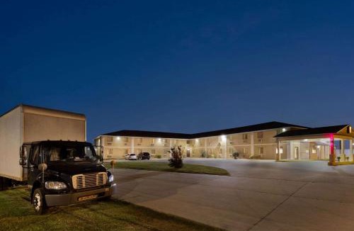 Miner Hotel | Super 8 by Wyndham Sikeston/Miner Area
