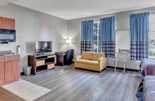 Smithfield Hotel | Super 8 by Wyndham Smithfield/Selma