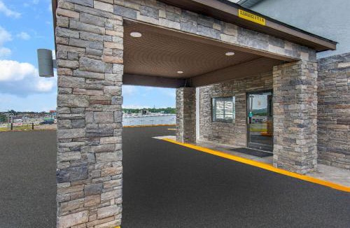 Somerset Hotel | Super 8 by Wyndham Somerset