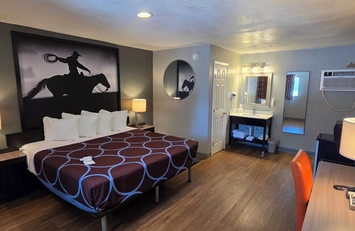 Sonora Hotel | Super 8 by Wyndham Sonora