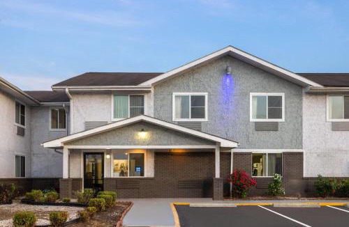 South Boston Hotel | Super 8 by Wyndham South Boston VA