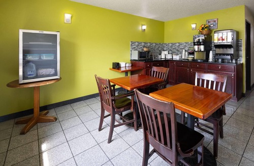 South Boston Hotel | Super 8 by Wyndham South Boston VA