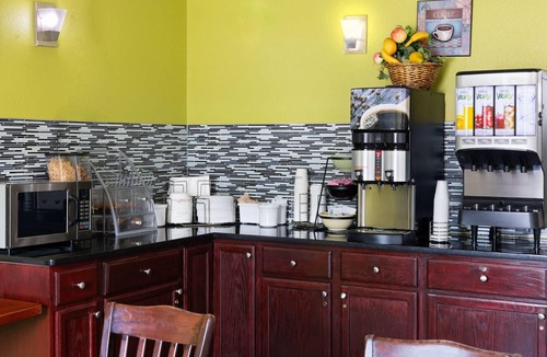 South Boston Hotel | Super 8 by Wyndham South Boston VA