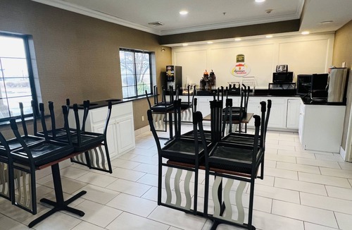 South Bend Hotel | Super 8 by Wyndham South Bend