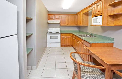 South Bend Hotel | Super 8 by Wyndham South Bend