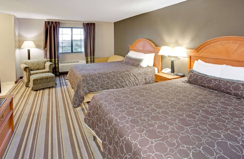 South Bend Hotel | Super 8 by Wyndham South Bend