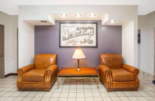 Springdale Hotel | Super 8 by Wyndham Springdale AR