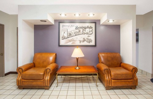 Springdale Hotel | Super 8 by Wyndham Springdale AR