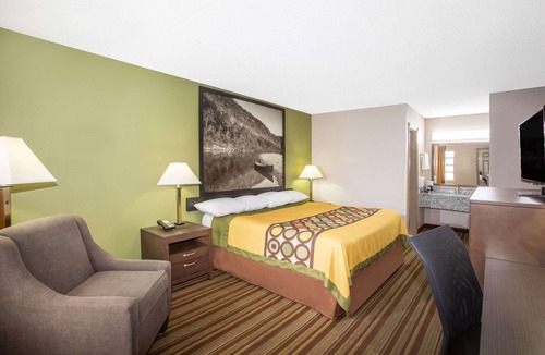 Springdale Hotel | Super 8 by Wyndham Springdale AR