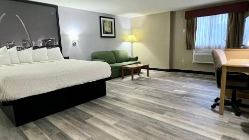 St. Clair Hotel | Super 8 by Wyndham St. Clair MO