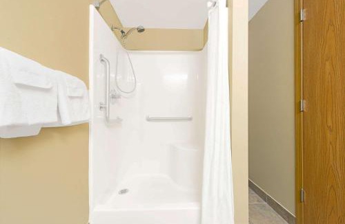 St. Clair Hotel | Super 8 by Wyndham St. Clair MO