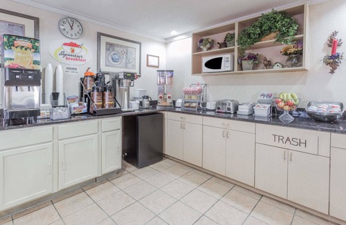 St. Charles Hotel | Super 8 by Wyndham St. Charles