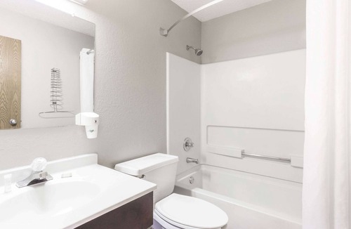 St. Charles Hotel | Super 8 by Wyndham St. Charles