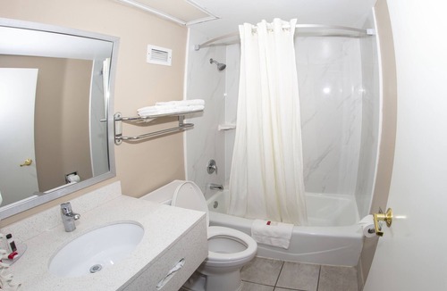 St. Charles Hotel | Super 8 by Wyndham St Charles