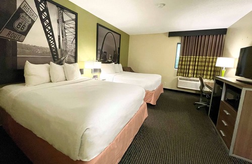 St. Charles Hotel | Super 8 by Wyndham St Charles
