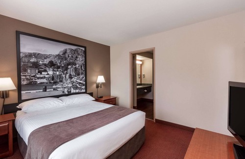 St. John's Hotel | Super 8 by Wyndham St Johns