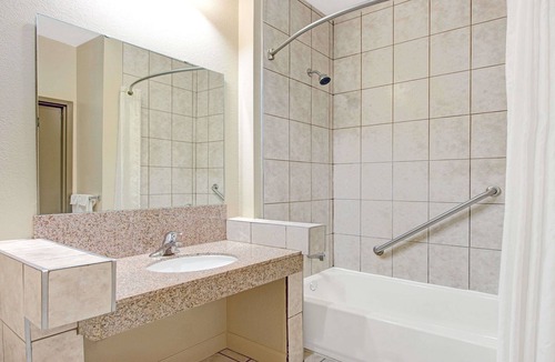 Airport Township Hotel | Super 8 by Wyndham St. Louis Airport
