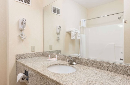 St. Robert Hotel | Super 8 by Wyndham St Robert Ft Leonard Wood Area