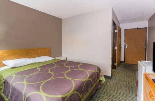 St. Charles Hotel | Super 8 by Wyndham St. Charles