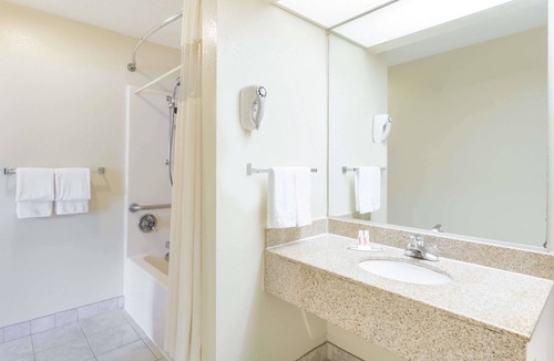 Stafford Hotel | Super 8 by Wyndham Stafford