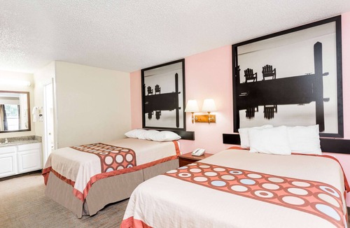 Statesboro Hotel | Super 8 by Wyndham Statesboro