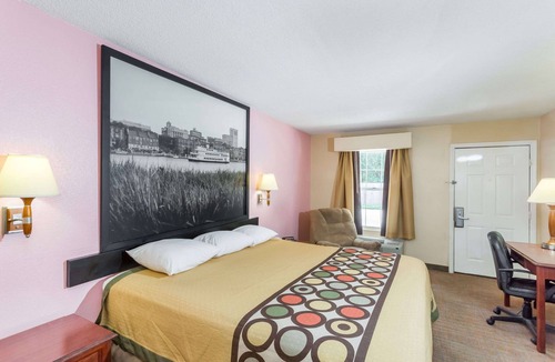 Statesboro Hotel | Super 8 by Wyndham Statesboro