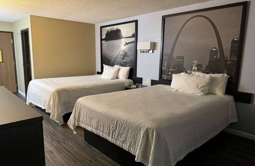 Sullivan Hotel | Super 8 by Wyndham Sullivan