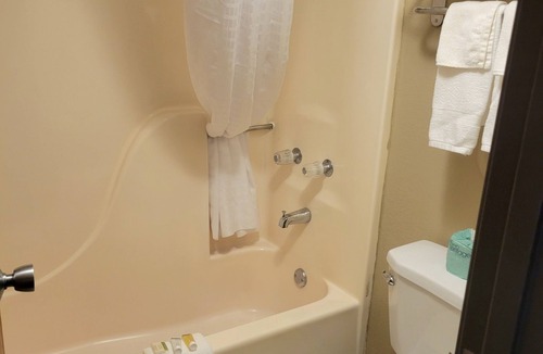 Sullivan Hotel | Super 8 by Wyndham Sullivan