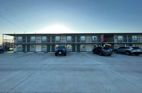 Sulphur Hotel | Super 8 by Wyndham Sulphur South