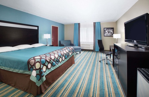 Sulphur Hotel | Super 8 by Wyndham Sulphur