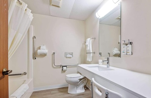 Superior Hotel | Super 8 by Wyndham Superior WI