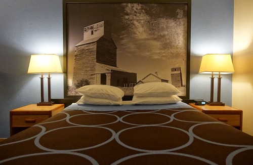 Swift Current Hotel | Super 8 by Wyndham Swift Current