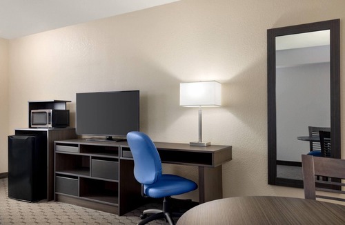 Swan River Hotel | Super 8 by Wyndham Swan River MB