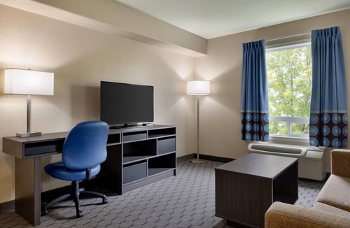 Swan River Hotel | Super 8 by Wyndham Swan River MB