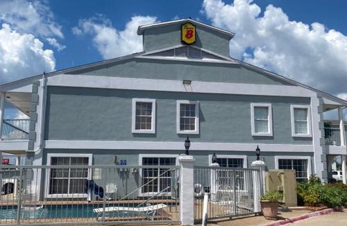 Terrell Hotel | Super 8 by Wyndham Terrell