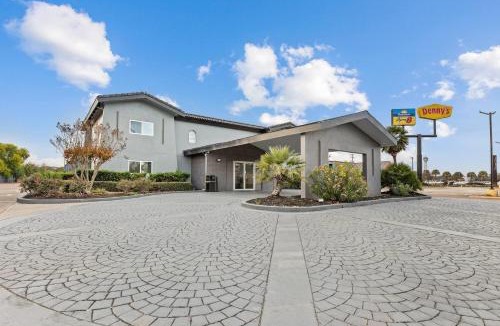 Texas City Hotel | Super 8 by Wyndham Texas City - Galveston Area
