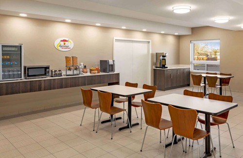 Thompson Hotel | Super 8 by Wyndham Thompson