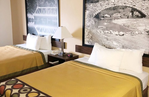 Three Rivers Hotel | Super 8 by Wyndham Three Rivers