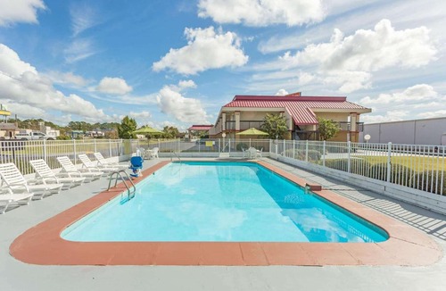 Tifton Hotel | Super 8 by Wyndham Tifton