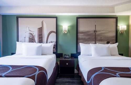 Scarborough Hotel | Super 8 by Wyndham Toronto East ON