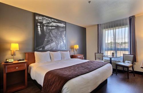 Trois-Rivieres Ouest Hotel | Super 8 by Wyndham Trois-Rivieres