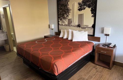 Tulsa Hotel | Super 8 by Wyndham Tulsa - Route 66