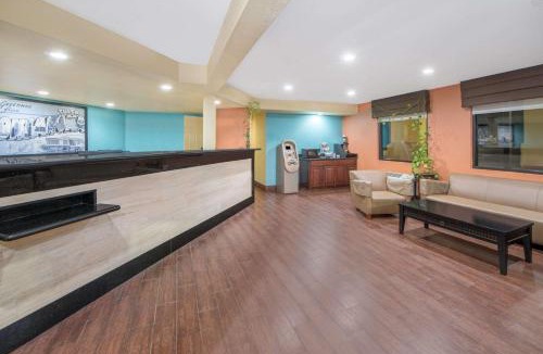 Tulsa Hotel | Super 8 by Wyndham Tulsa - Route 66
