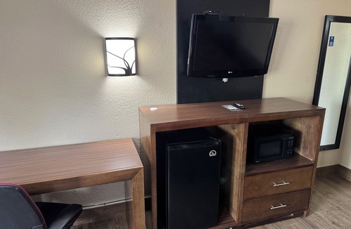 Tulsa Hotel | Super 8 by Wyndham Tulsa/Route 66